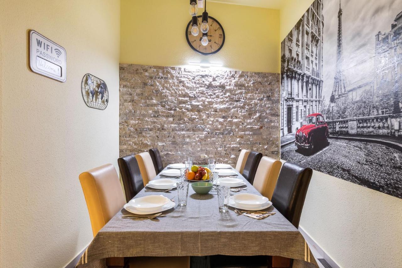 Trendy Grand Boulevard Designer Apartament